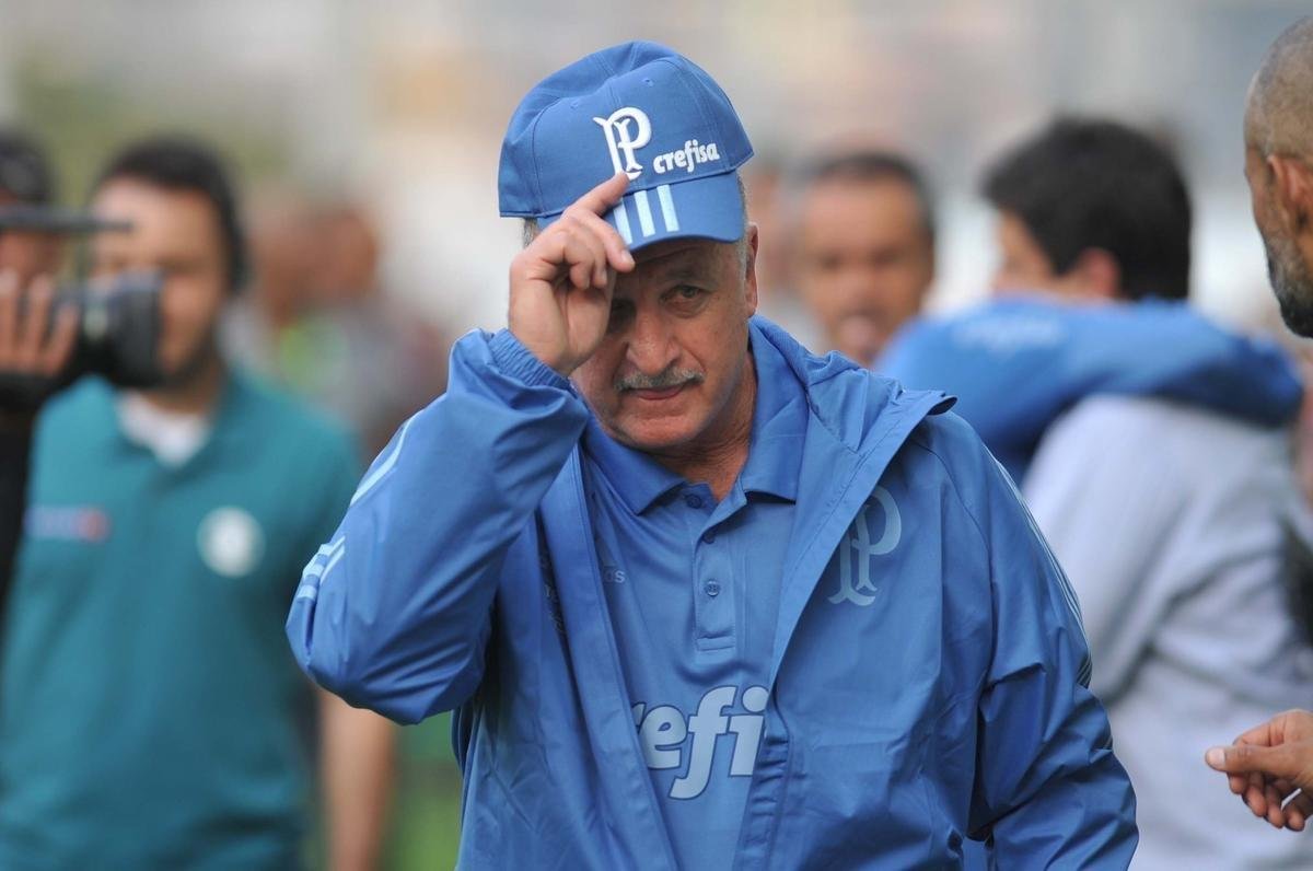 Adilson Batista e Luiz Felipe Scolari se enfrentaram pela quarta vez na histria, como tcnicos, e viram Amrica e Palmeiras empatar por 0 a 0, no Independncia. Veja as reaes dos dois comandantes