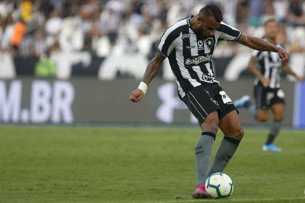 Fotos da vitória do Botafogo sobre o Atlético, por 2 a 1, no Engenhão, pela 18ª rodada do Brasileiro