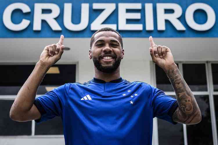 Esta  a camisa do Cruzeiro para a temporada de 2023