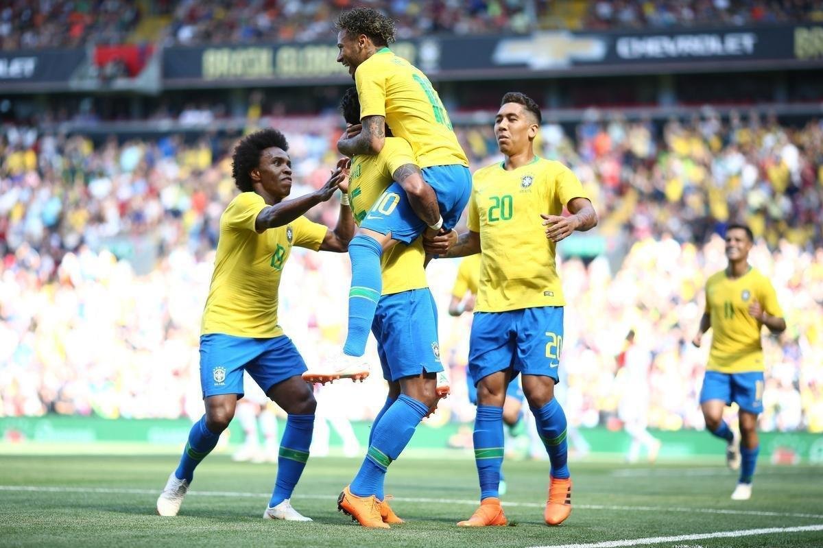Seleo Brasileira venceu a Crocia por 2 a 0, com gols de Neymar e Roberto Firmino