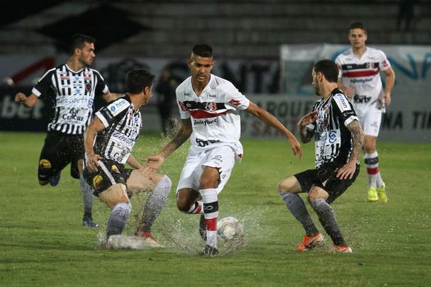 Santa Cruz e Botafogo-PB se enfrentaram pela 12ª rodada da Série C do Campeonato Brasileiro para se manterem na briga pelo G4
