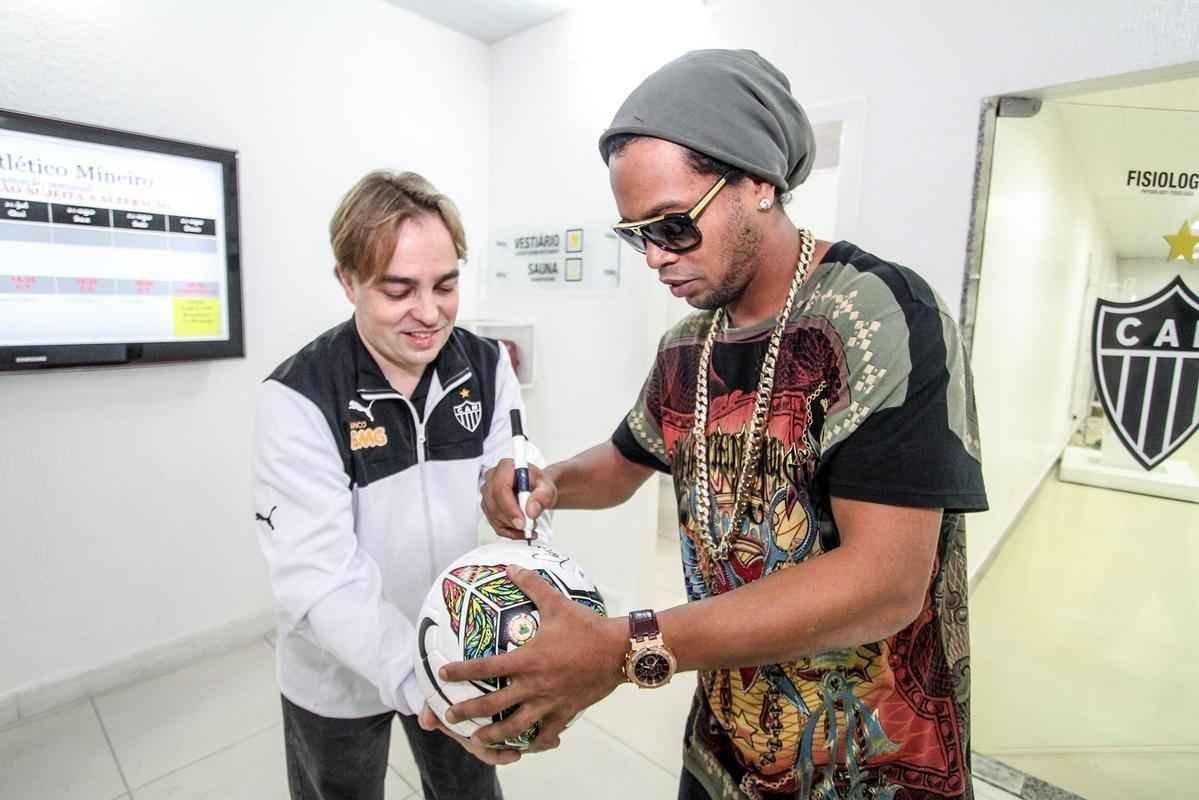 Ronaldinho Gacho se despediu dos jogadores e dos funcionrios do Atltico