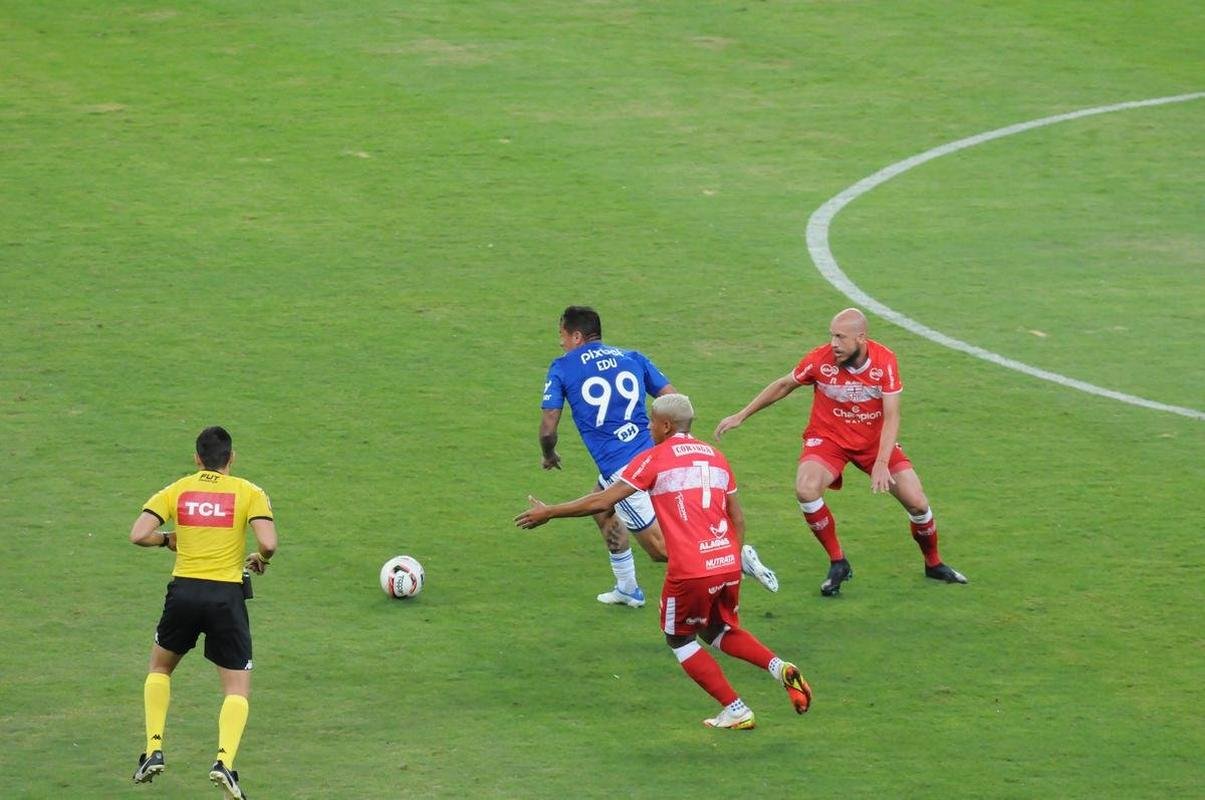 Fotos do jogo entre Cruzeiro e CRB, no Mineiro, em Belo Horizonte, pela 11 rodada da Srie B do Brasileiro