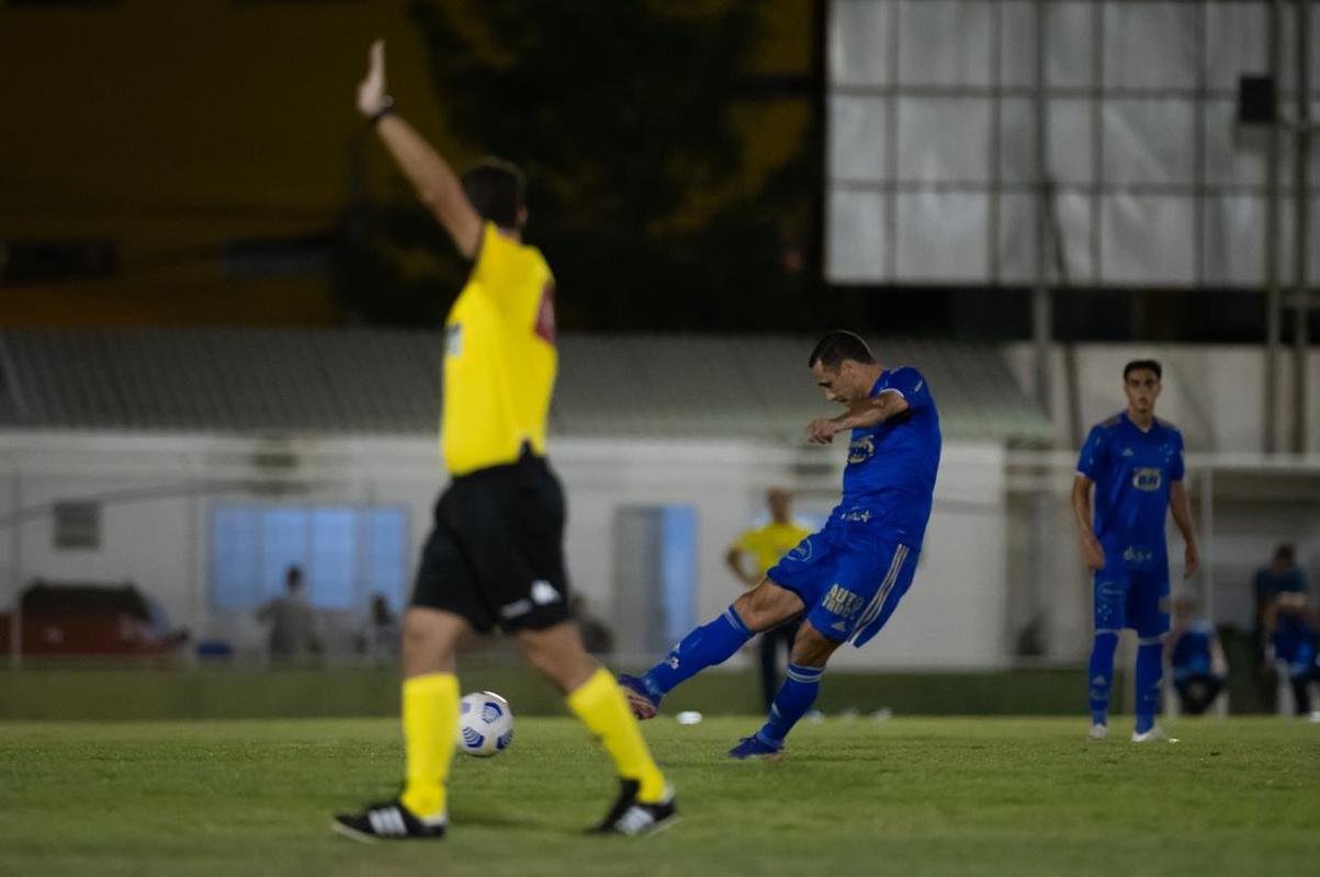 Fotos do jogo entre Juazeirense e Cruzeiro, no Estdio Adauto Moraes, em Juazeiro-BA, pela terceira fase da Copa do Brasil