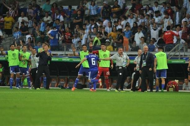 Fotos do duelo entre Argentina e Paraguai, no Mineiro, pela Copa Amrica