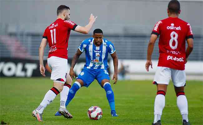 Copa do Brasil: Inter perde pênalti e é vaiado, mas vira sobre o CSA