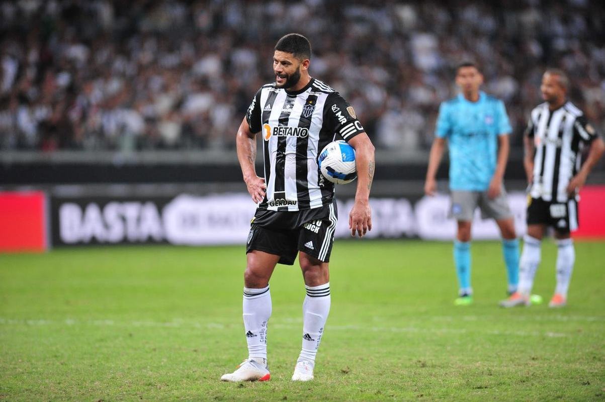 Fotos do gol de Hulk, que deu a vitria ao Galo sobre o Emelec e a classificao s quartas de final da Libertadores