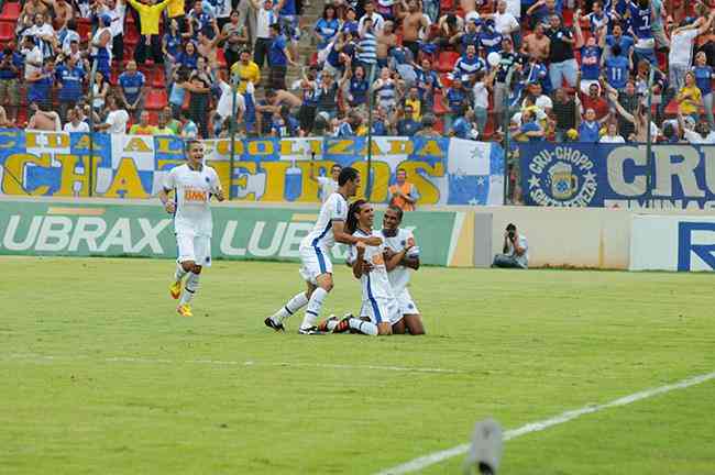 Em tarde com ótima atuação, Cruzeiro goleou o Atlético por 6 a 1