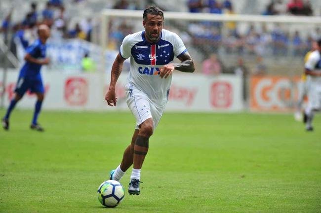 Cruzeiro: time campeo da Trplice Coroa de 2003 venceu equipe de masters por 2 a 1, neste domingo, em jogo festivo realizado no Mineiro