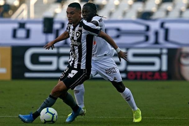 Fotos da vitória do Botafogo sobre o Atlético, por 2 a 1, no Engenhão, pela 18ª rodada do Brasileiro