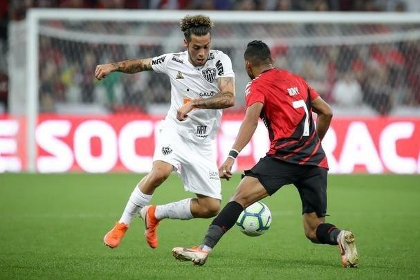 Galo perdeu muitas chances e acabou derrotado pelo xar paranaense