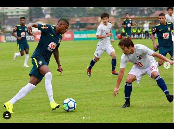 O lateral-direito Emerson disputou jogo-treino com a Seleo Brasileira Sub-20