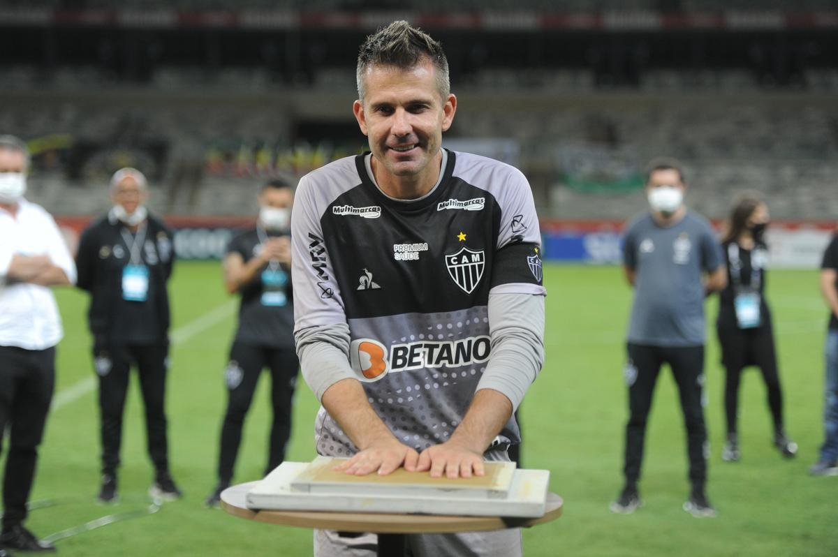 Goleiro foi homenageado na despedida dos gramados 