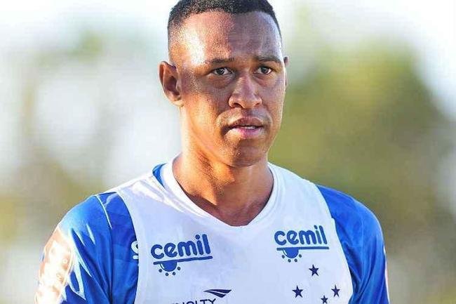 Fabrcio (lateral-esquerdo) - compensao na ida de Marquinhos para o Internacional, fez um gol em 29 partidas na sua primeira passagem pelo Cruzeiro. Em 2016, transferiu-se para o Palmeiras. Em 2017, regressou  Toca, mas tornou a sair do clube em seguida, dessa vez para o Atltico-PR.