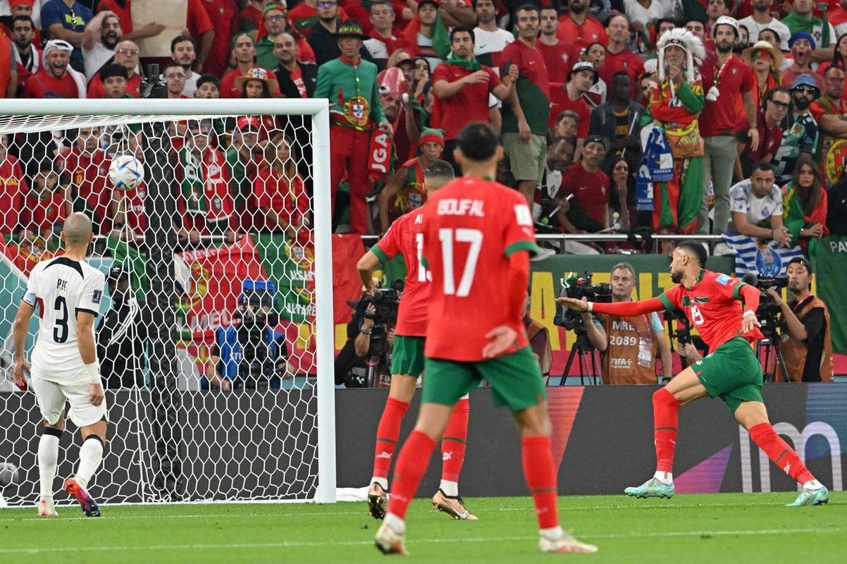 Fotos do gol de Youssef En-Nesyri, de Marrocos, sobre Portugal, pelas quartas de final da Copa do Mundo de 2022, no Catar