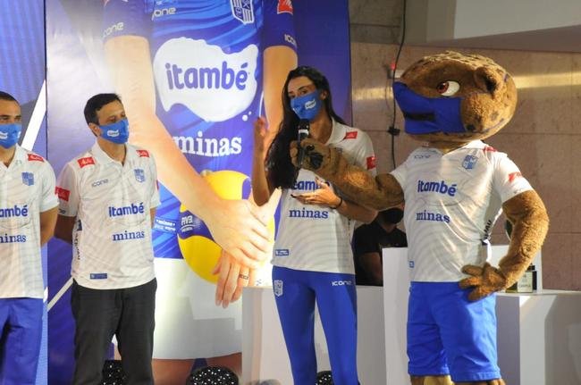 Time Feminino de V�lei do Minas foi apresentado nesta quarta-feira (11/10)
