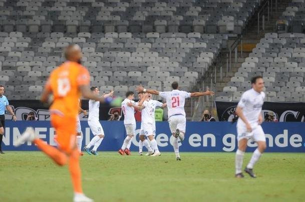 Carballo marcou o gol da vitria do Nacional do Uruguai sobre o Atltico, no Mineiro