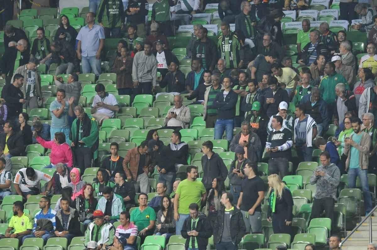 Imagens da torcida alviverde no duelo entre Amrica e Cricima, no Independncia, pela Srie B
