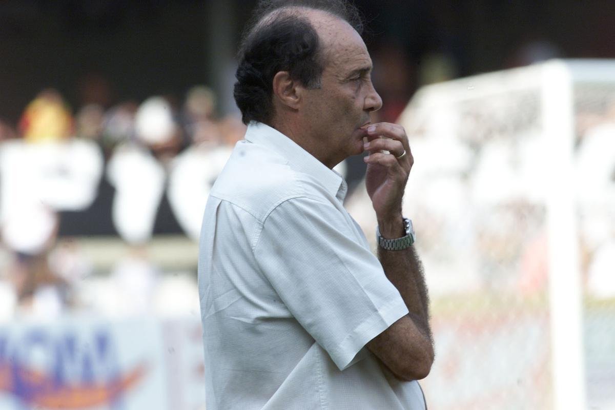 Procpio Cardoso  o segundo tcnico que mais vezes dirigiu o Atltico (328 partidas, contra 434 de Tel Santana). Em 2005, comandou o time em trs partidas contra o Cruzeiro (uma vitria, um empate e uma derrota).
