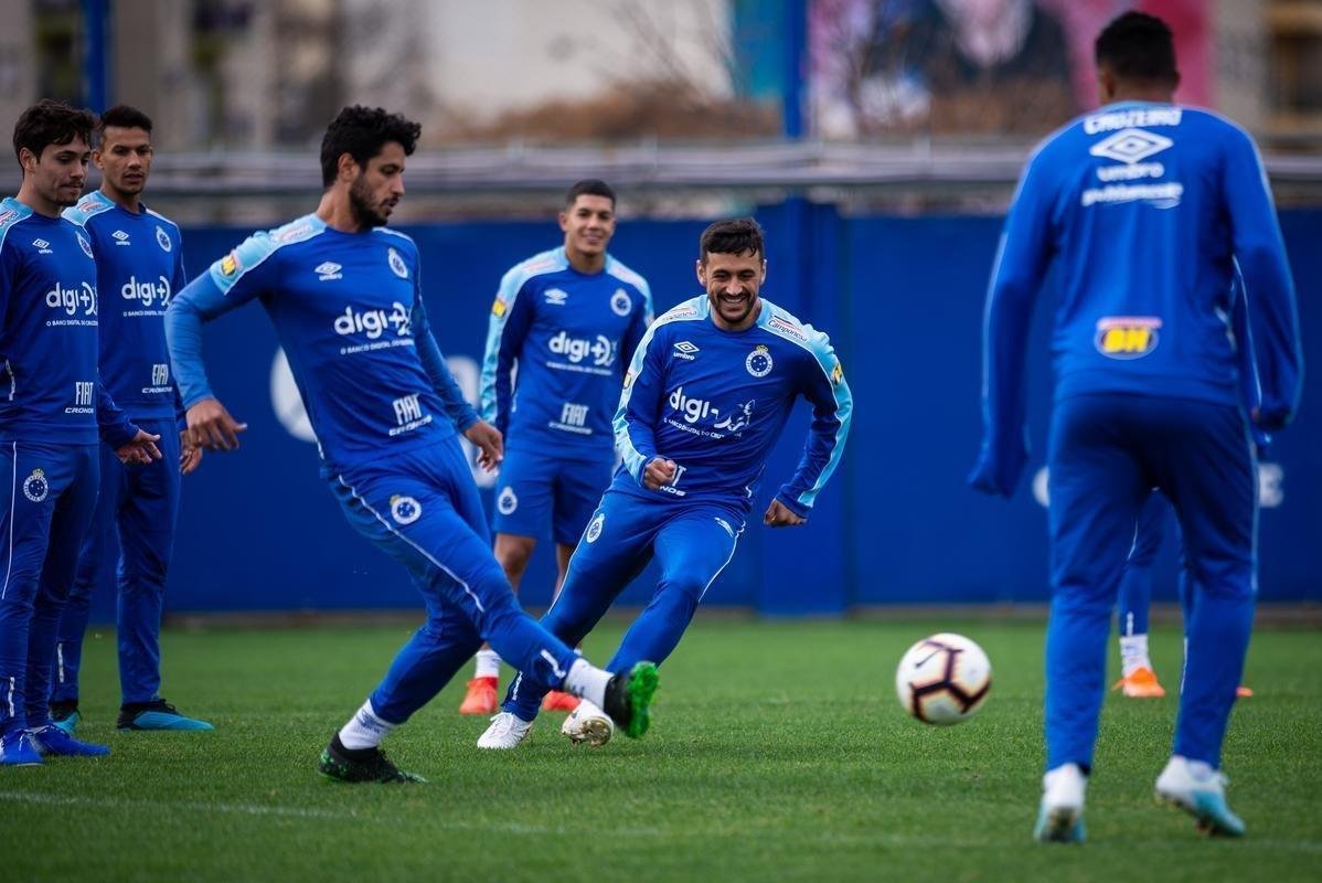 De olho em jogo contra o River Plate pela Copa Libertadores, Cruzeiro treinou na tarde desta segunda-feira no CT do Boca Juniors