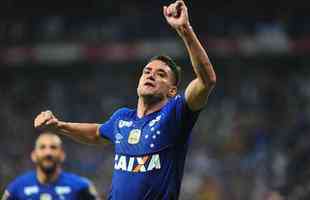 Cruzeiro conseguiu abrir vantagem de 1 a 0 no fim do primeiro tempo, com gol de cabea de Thiago Neves