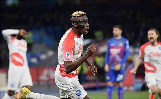 Osimhen comemora segundo gol do Napoli