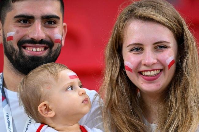 Torcedores no Estdio Al Thumama, em Doha, para o duelo entre Frana e Polnia, pelas oitavas de final da Copa do Mundo.