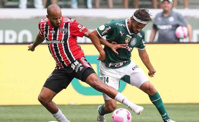 Palmeiras e So Paulo fazem clssico agitado, mas empatam sem gols