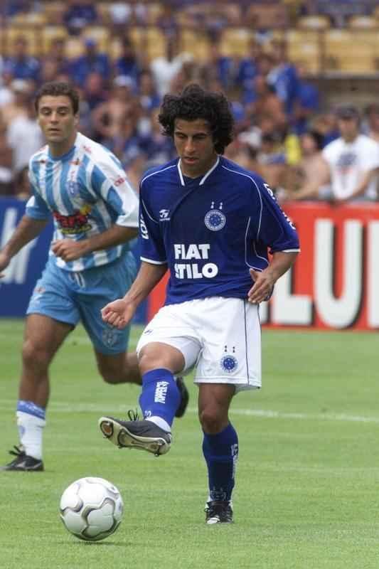 Em 30 de novembro de 2003, Cruzeiro derrotou o Paysandu por 2 a 1, no Mineiro, pela 44 rodada, e confirmou o ttulo brasileiro de forma antecipada. Zinho, no primeiro tempo, e Mota, no segundo, marcaram os gols celestes. Aldrovani descontou para o Papo. Depois do apito final, uma grande festa tomou conta do gramado e das arquibancadas. 