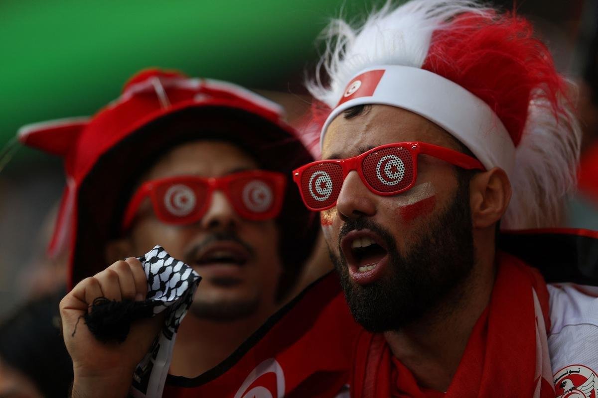 Imagens dos torcedores no jogo entre Dinamarca e Tunsia, pelo Grupo D da Copa do Mundo.