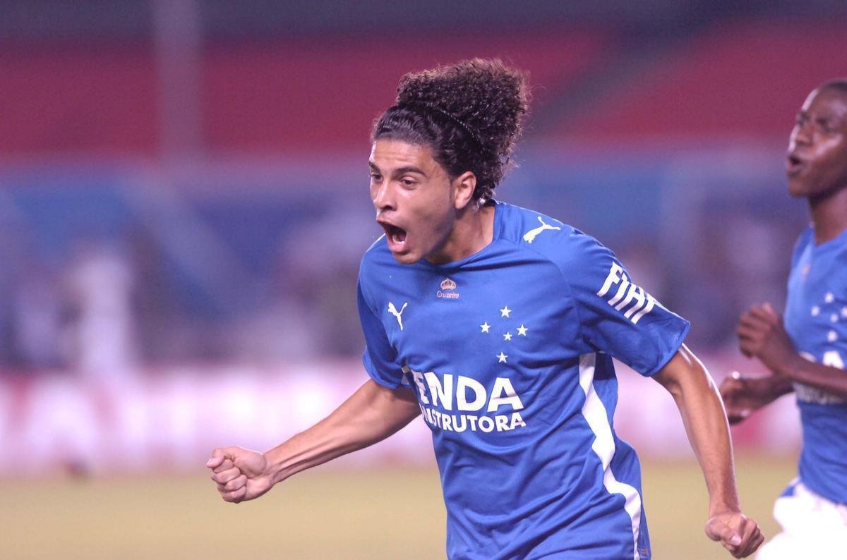 Meia Grson Magro (Flamengo: 2007 / Cruzeiro: 2008-2009): 1 jogo por Flamengo e 54 jogos por Cruzeiro (5 gols)