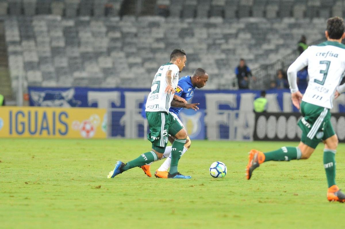 Cruzeiro e Palmeiras mediram foras, no Mineiro, pela oitava rodada do Campeonato Brasileiro