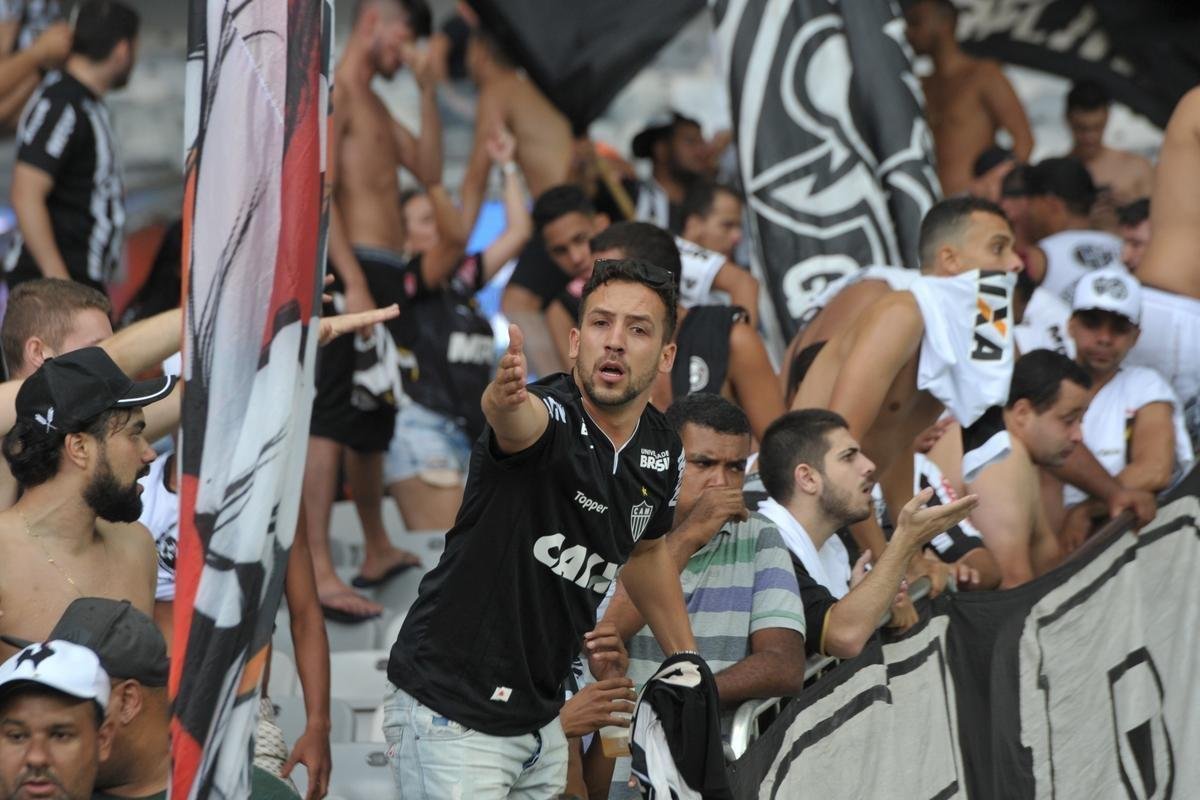 Fotos da torcida do Atltico durante o clssico contra o Cruzeiro