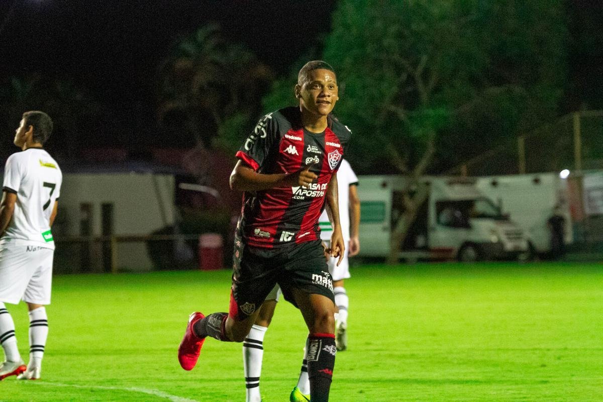 Guilherme Rend - o volante de 22 anos foi o segundo jogador que mais desarmou na Série B, ao lado de Paulinho Moccelin, da Chapecoense (81). Ficou ainda em sétimo no número absoluto de passes (1.374), com média de 47 por jogo. Em 29 partidas no campeonato, marcou um gol e deu três assistências. Na temporada, esteve em campo 42 vezes e anotou dois tentos.