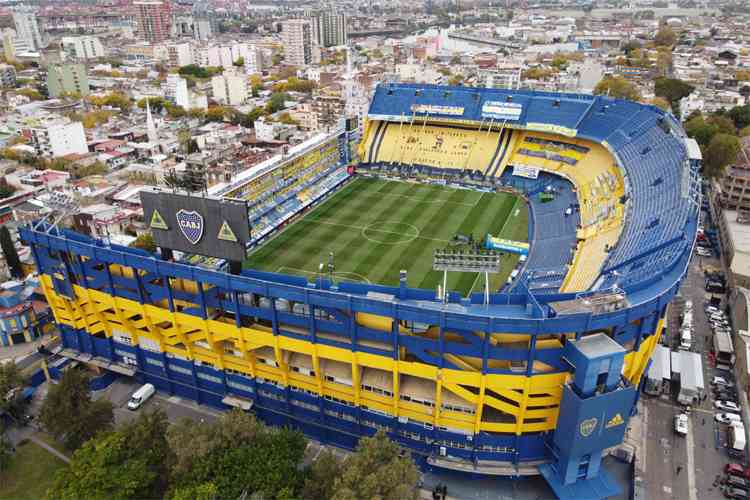 Boca Juniors se despede da Bombonera com empate e apoio dos