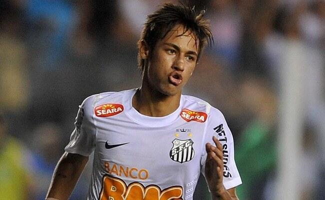 Neymar foi aplaudido de pé por torcedores do Cruzeiro após marcar três gols e dar uma assistência