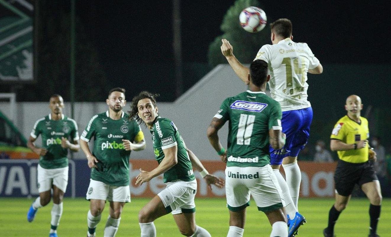 Cruzeiro empatou com Gois no Estdio da Serrinha, em Goinia, pela 22 rodada