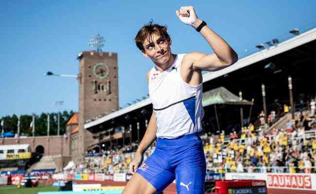 Armand Duplantis tem o recorde mundial do salto com vara