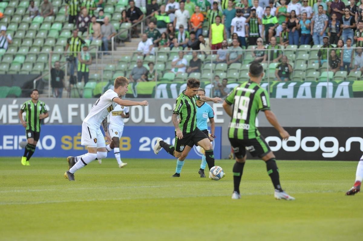 Confira as imagens da partida, vlida pela 4 rodada da Srie B do Campeonato Brasileiro