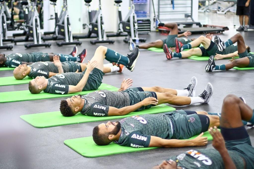 Depois da vitria por 3 a 0 sobre o Coimbra, em jogo-treino na Cidade do Galo, os jogadores do Atltico fizeram um trabalho fsico na academia do CT. Veja fotos