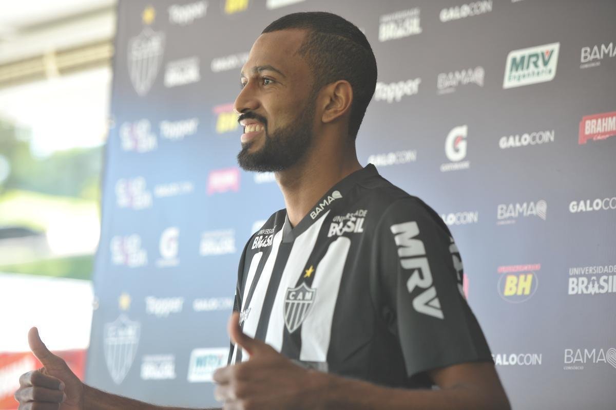 Imagens da apresentao de Maicon Bolt no Atltico