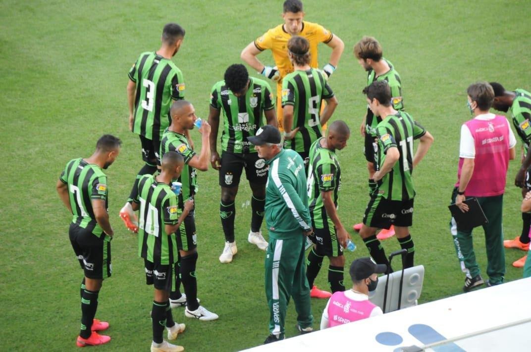 Fotos do clssico entre Amrica e Atltico, no Independncia, em Belo Horizonte, pela 10 rodada do Campeonato Mineiro. Jogo marcou o retorno dos dois rivais ao futebol em plena pandemia do novo coronavrus (Juarez Rodrigues/EM/DAPress)