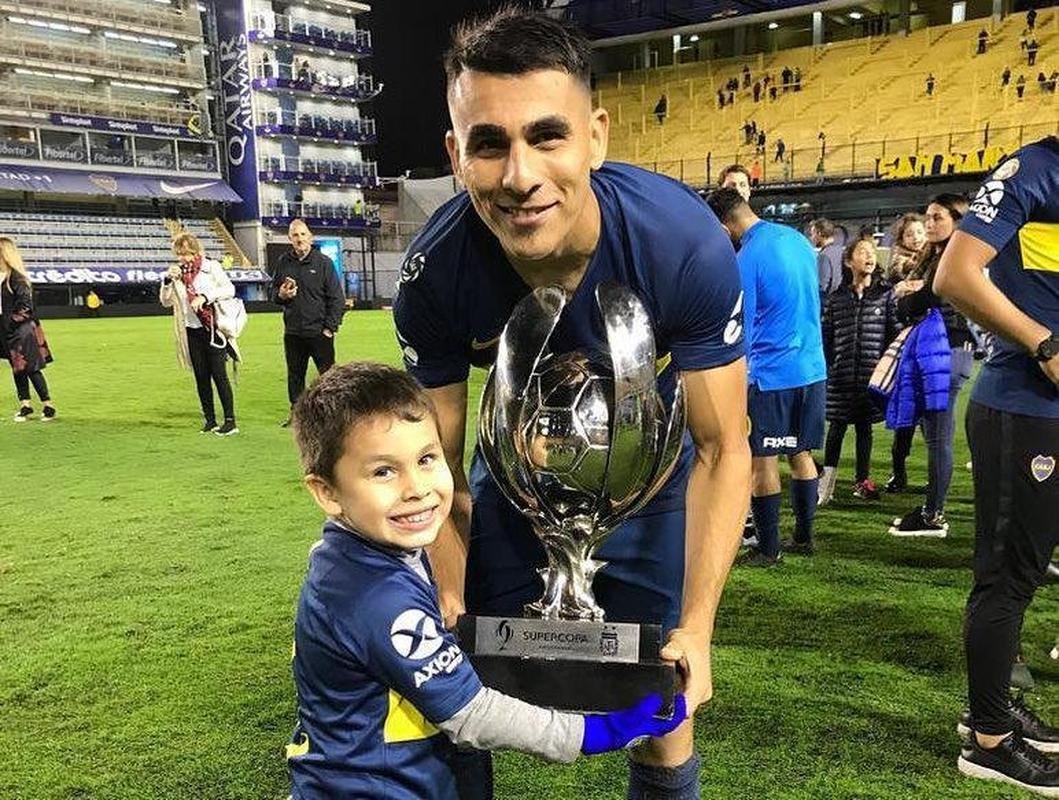 Junior Alonso - Foi campeo paraguaio pelo Cerro Porteo em 2013 (Clausura) e 2015 (Apertura) e campeo argentino pelo Boca Juniors na temporada 2019/20.