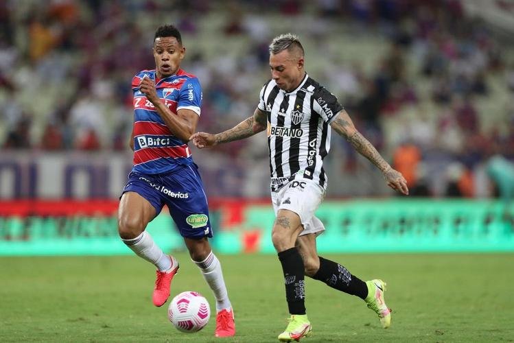 Diego Costa e Hulk marcaram os gols da vitória do Atlético por 2 a 1 sobre o Fortaleza, no Castelão