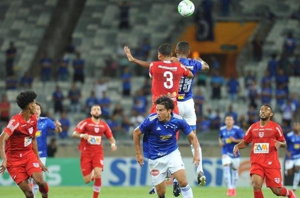 Cruzeiro enfrentou o CRB no Mineiro