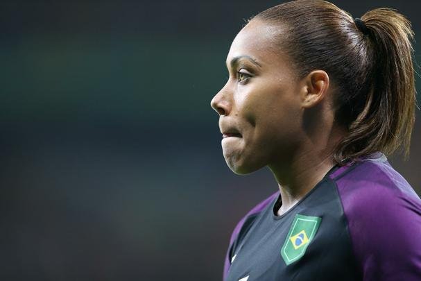 Imagens emocionantes das cobranas de pnaltis no Mineiro e da classificao do Brasil s semifinais do torneio feminino de futebol dos Jogos Olmpicos. Goleira Brbara pegou pnalti e deu vitria  Seleo por 7 a 6 sobre a Austrlia. Com 52 mil pagantes, estdio foi  loucura.