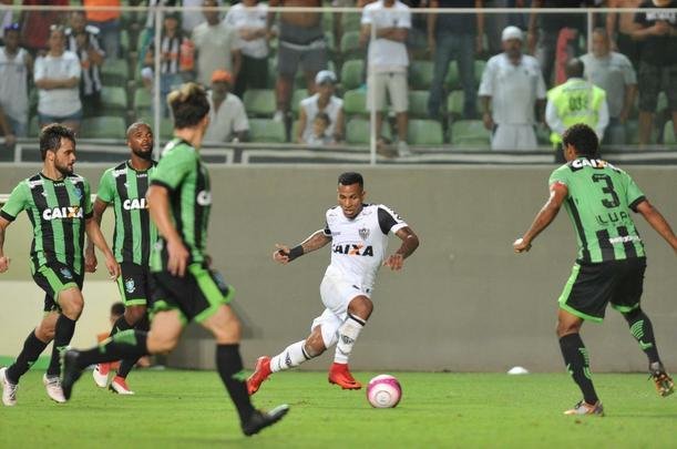 Depois de lances polmicos, Atltico confirmou vitria com gols de Rger Guedes e Ricardo Oliveira