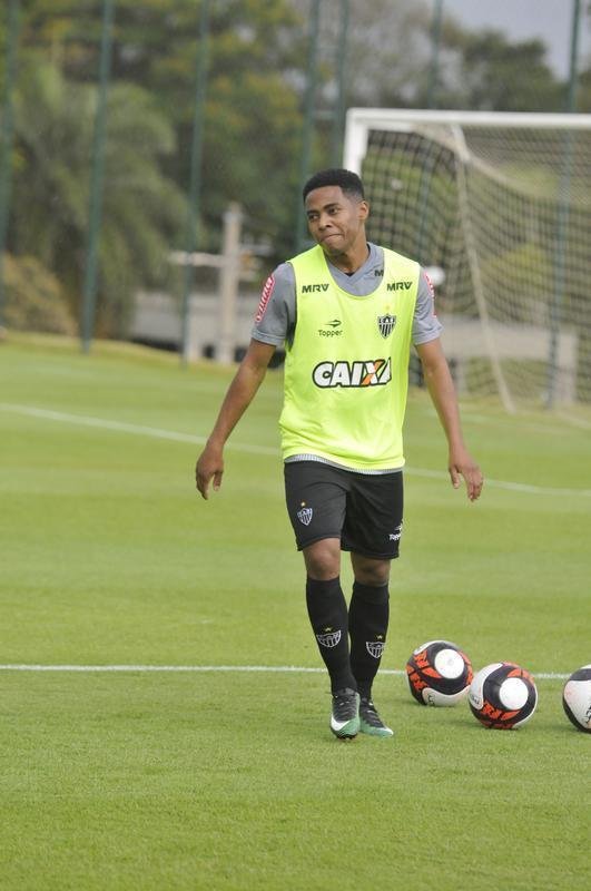 Volante Elias participou nesta quinta-feira do seu primeiro treino como jogador do Atltico. Roger Machado comandou uma atividade com bola utilizando atletas que no jogaram ou atuaram pouco diante do Cruzeiro