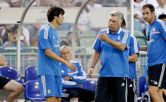 Carlo Ancelotti tem, aos 64 anos, passagens por grandes times da Europa e j trabalhou com Kak no Milan
