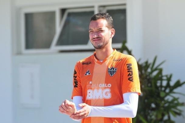 Tcnico Rodrigo Santana comandou treino nesta tera-feira  tarde, na Cidade do Galo, e definiu o time do Atltico para enfrentar o Coln, na Argentina, pela semifinal da Copa Sul-Amercana: Cleiton; Patric, Igor Rabello, Rver e Fbio Santos; Z Welison e Elias; Char, Vincius e Cazares; Franco Di Santo.